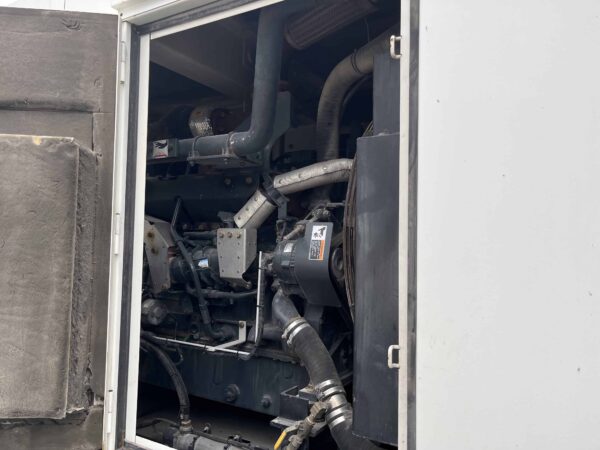 MQ DCA300 264kW Mobile Generator 33 scaled