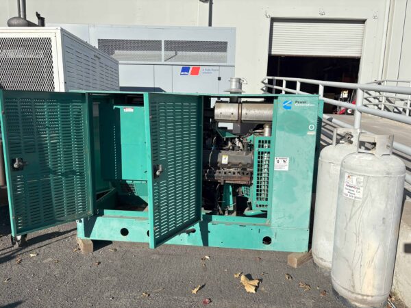 Cummins GGHE 40kW 120/240V Natural Gas Generator Set - Image 2