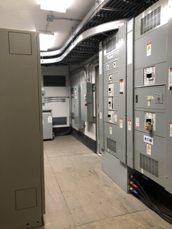 300 kVA 480V Self Contained Outdoor UPS System Rental - Image 2