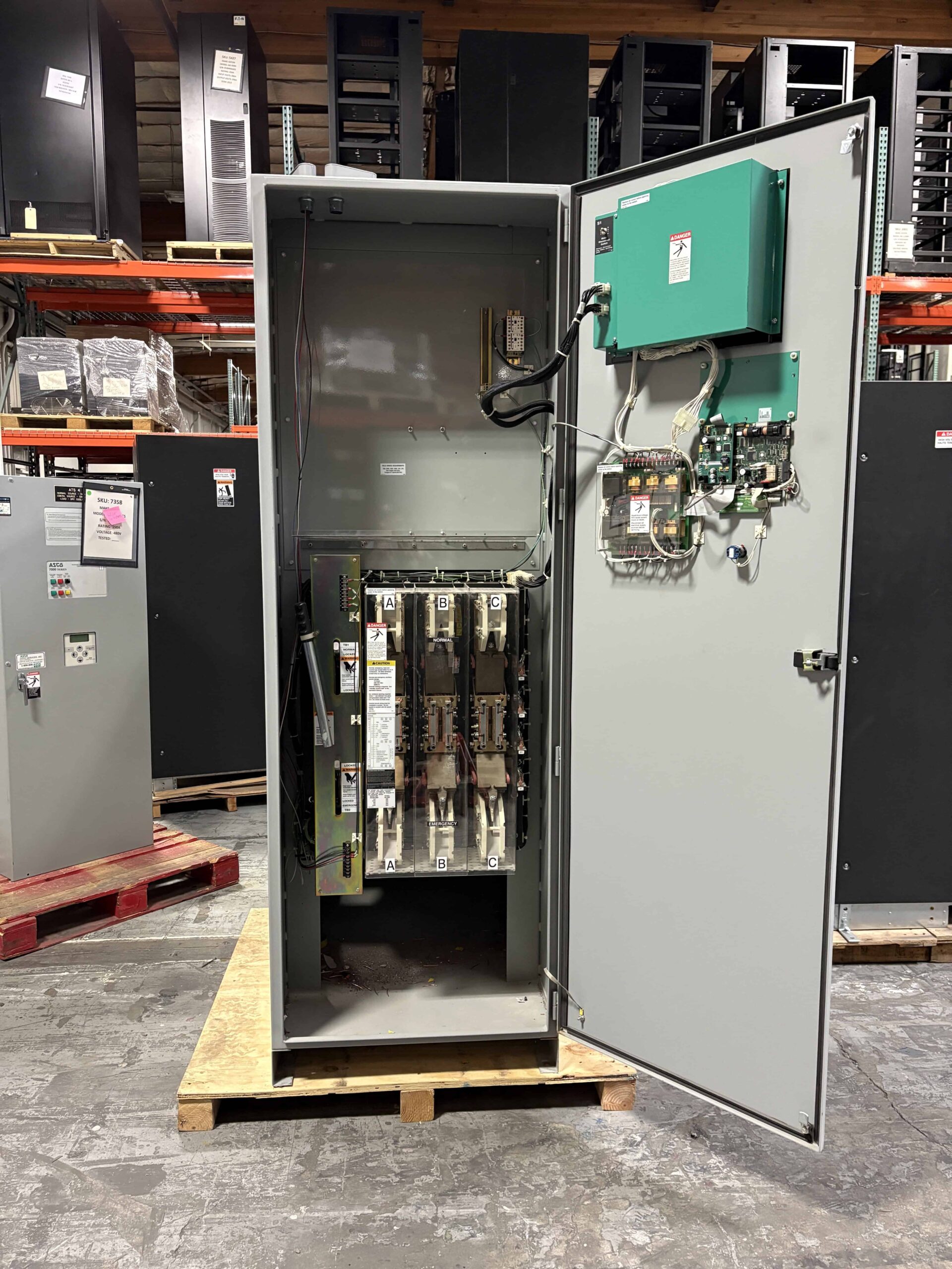 Cummins OTPCH 3000A 480V Automatic Transfer Switch 5 scaled Cummins OTPCH 3000A 480V Nema 3R Automatic Transfer Switch - Image 2