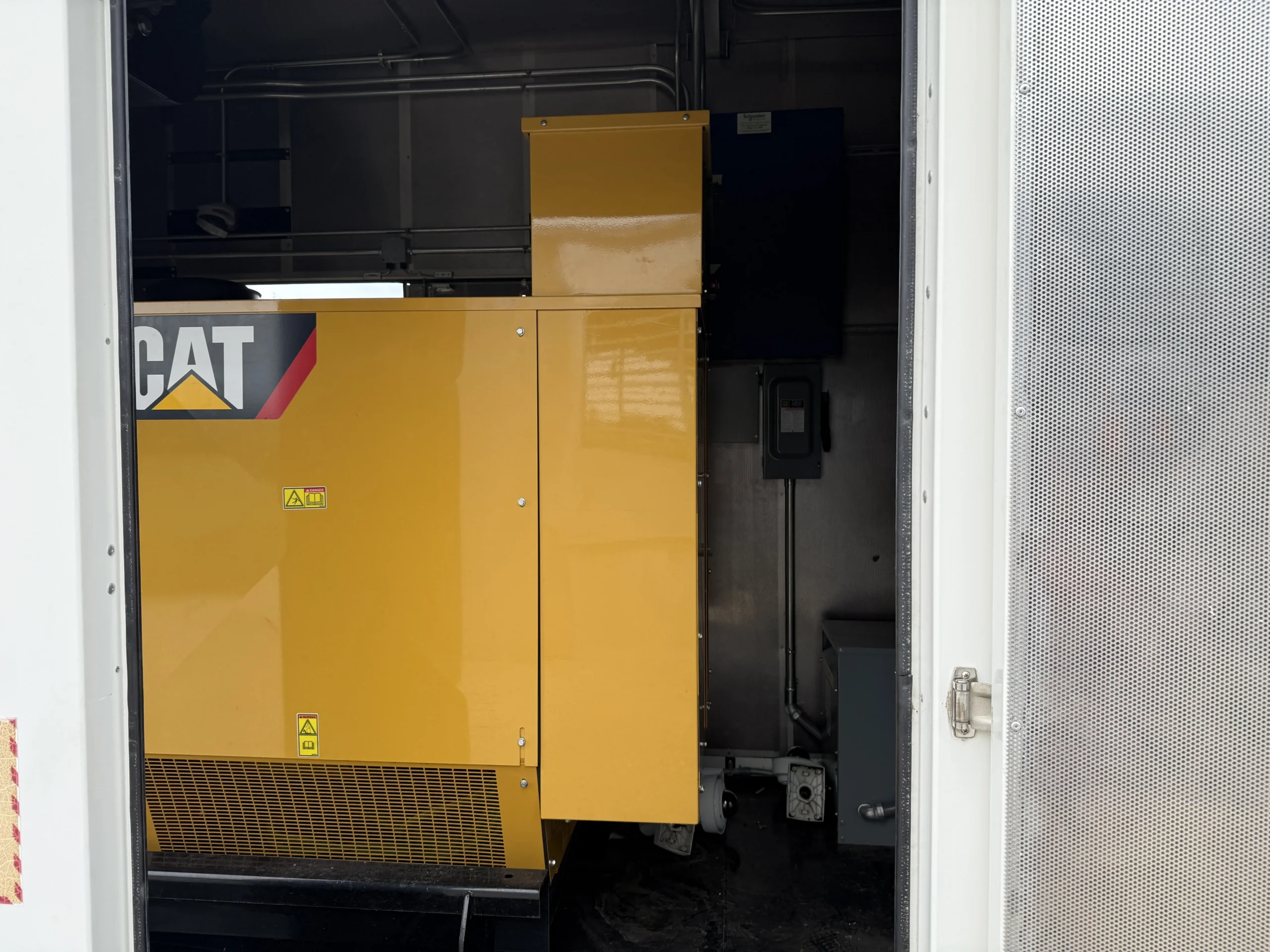 2011 CAT C27 750kW Generator End Interior View scaled 1 CAT C27 750kW 480V Diesel Generator Set - Image 12