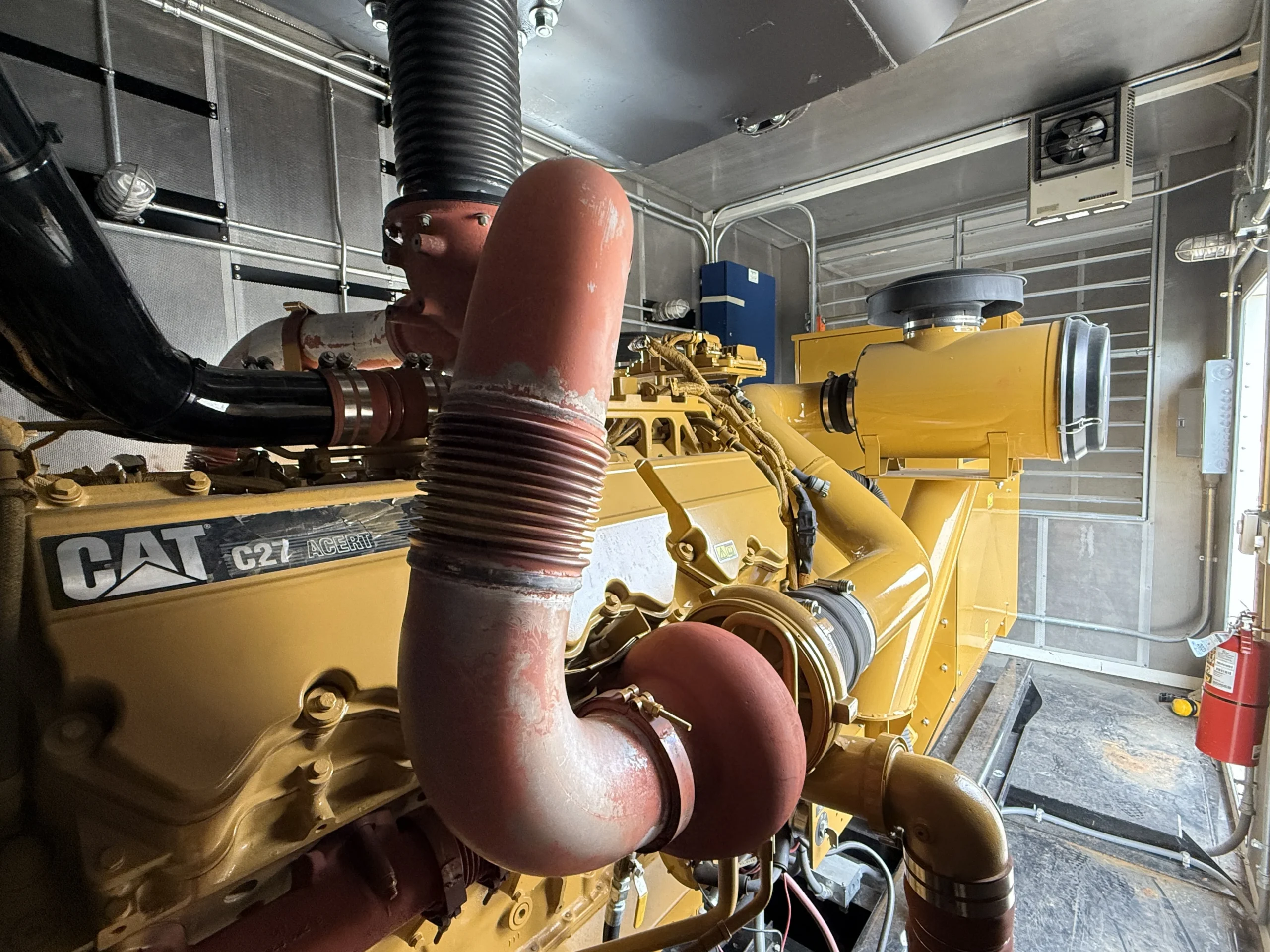 2011 CAT C27 750kW Turbocharger and Engine View scaled 1 CAT C27 750kW 480V Diesel Generator Set - Image 31